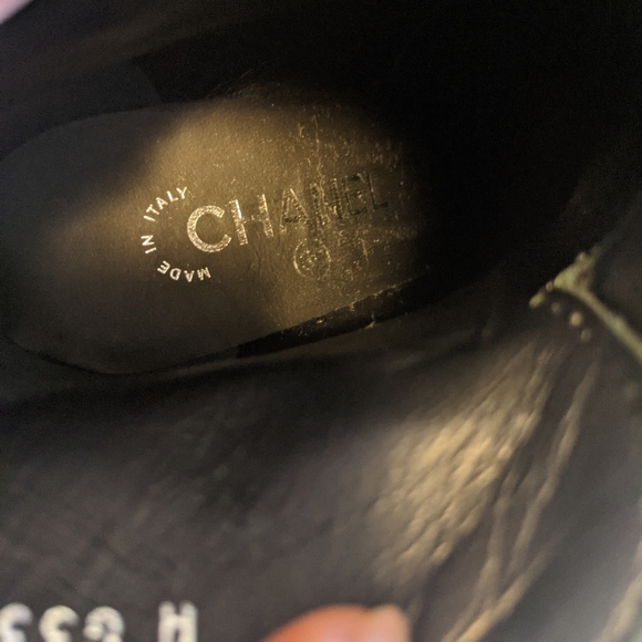 Chanel black chain and pearls boots - Picture 6 of 6